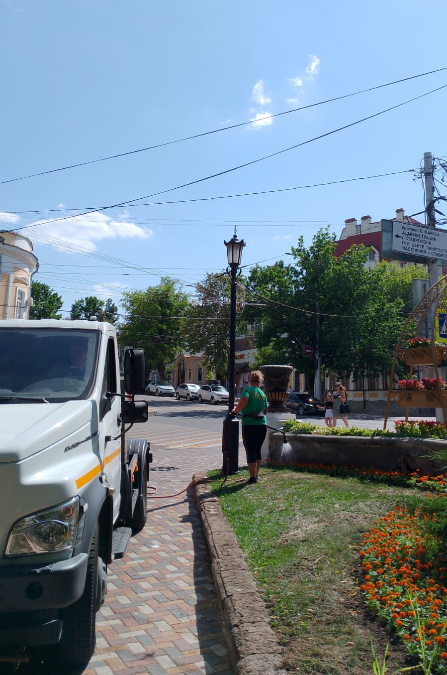 В Ставрополе из-за жары увеличили интенсивность полива городских газонов и  скверов | 10.07.2024 | Ставрополь - БезФормата